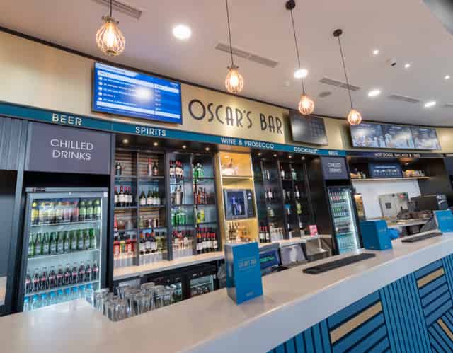Foyer & Oscar's bar