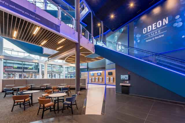 Foyer & Oscar's bar