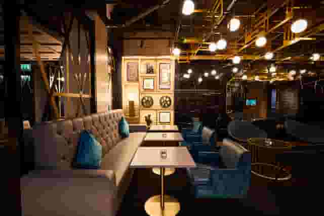 Foyer & Oscar's Bar