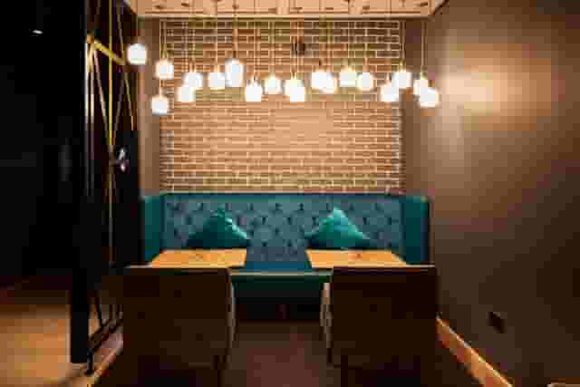 Foyer & Oscar's Bar