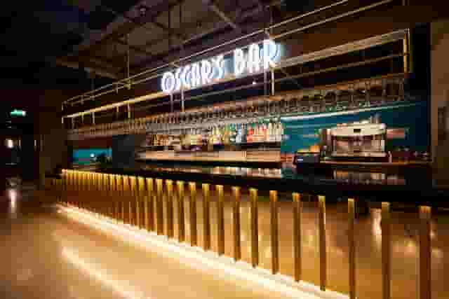 Foyer & Oscar's Bar