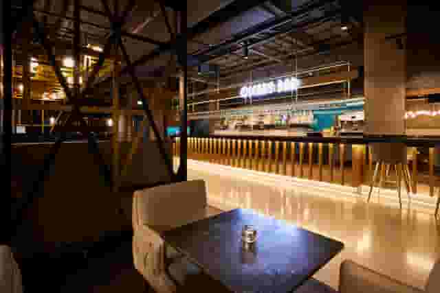 Foyer & Oscar's Bar