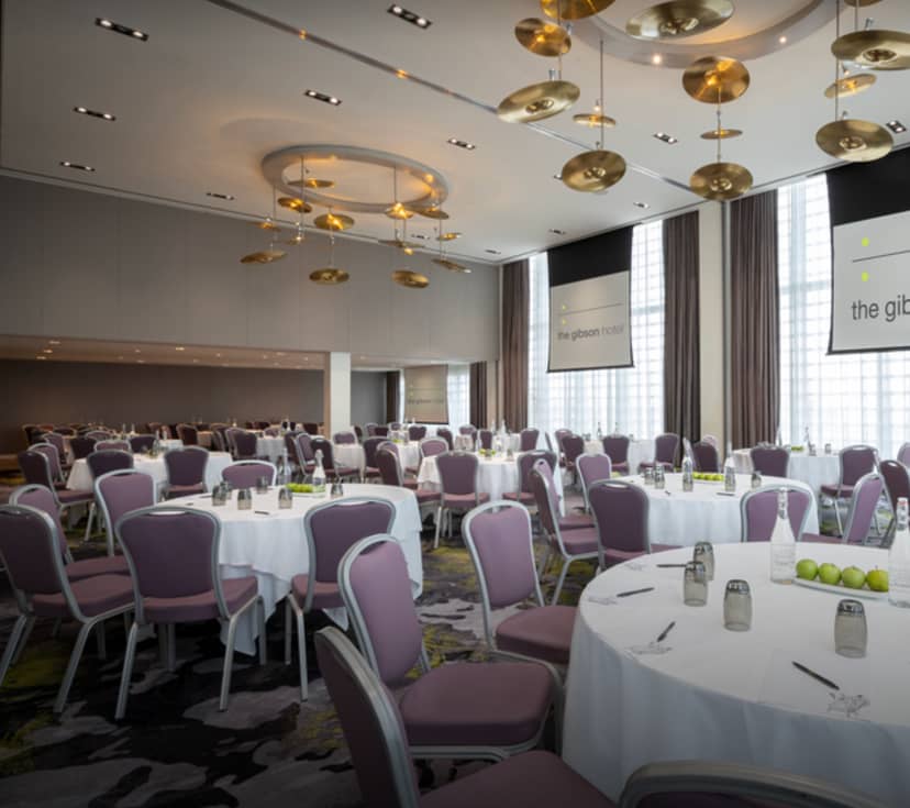 Stratocaster event space with elegant tables, ideal for corporate meetings and banquets.