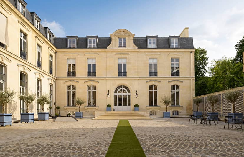 Elegant venue at Les Jardins d’Eyrignac for upscale meetings and events.