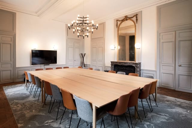 Sophisticated meeting room with elegant table, ideal for corporate meetings and presentations.