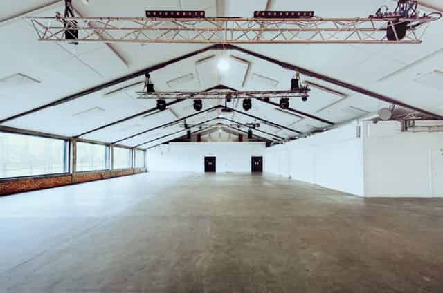 OVAL STUDIOS