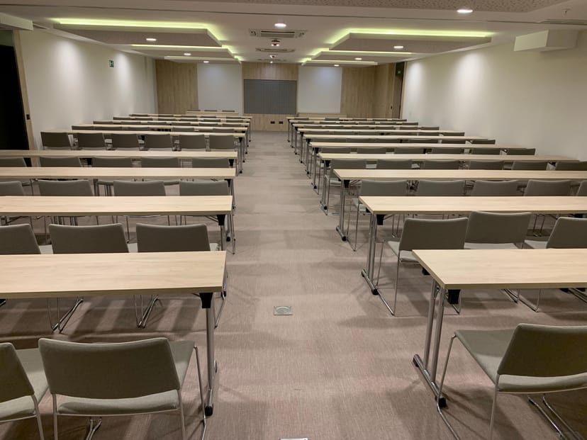 Cibeles meeting room at RIU Plaza España, designed for workshops and seminars.