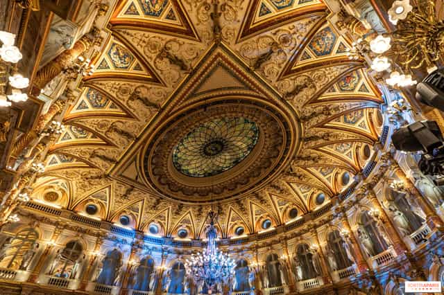 Ornate ceiling and chandelier in InterContinental Paris event space for corporate gatherings.