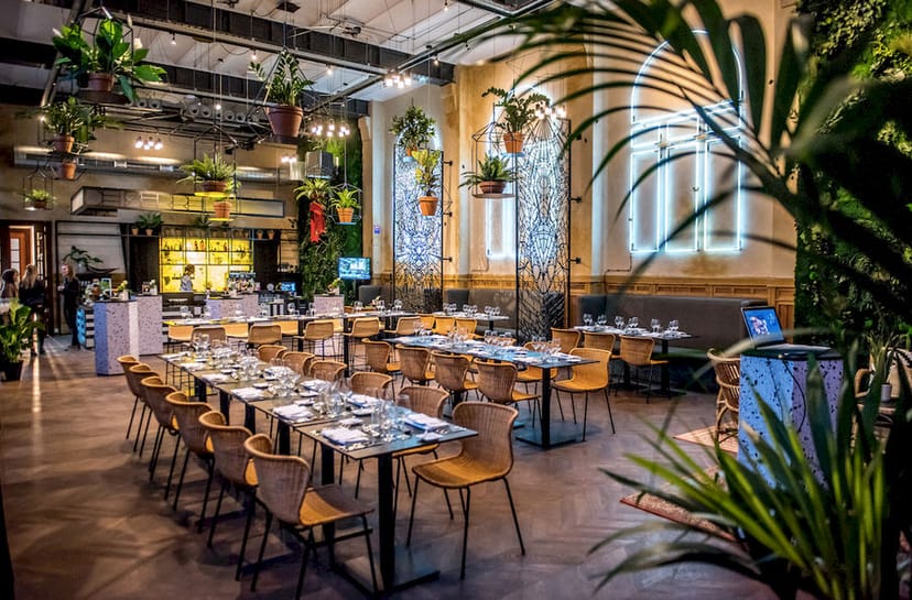 Elegant event room in De Serre, perfect for upscale gatherings and corporate events.