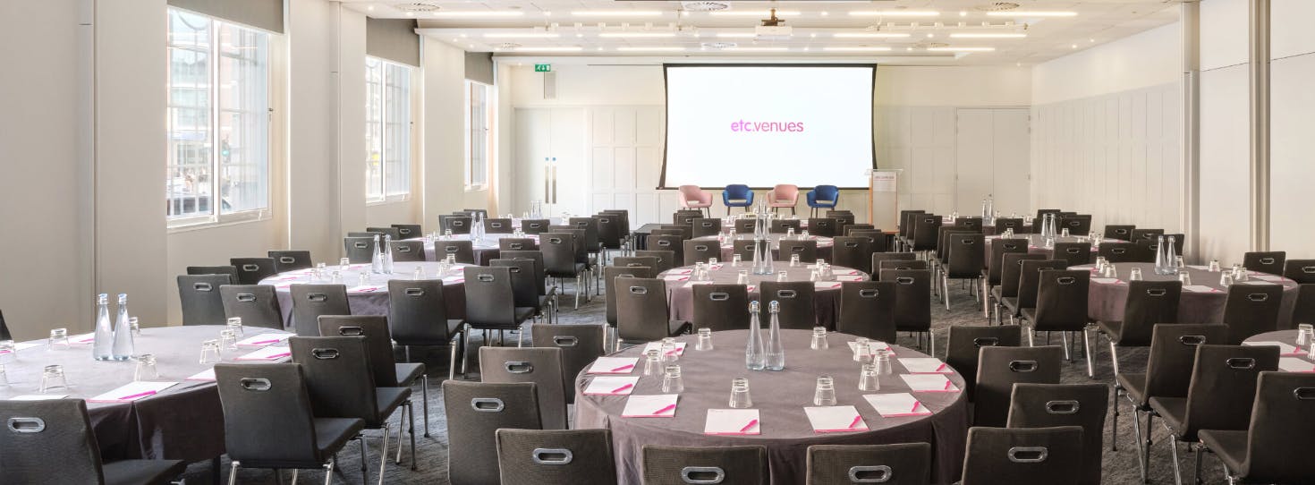 Expand Suite meeting space with round tables, ideal for conferences and workshops.