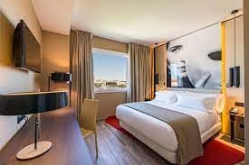 Modern hotel room in NH Collection Suecia, ideal for business travelers and meetings.