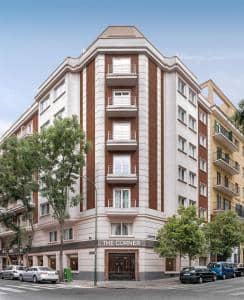 Modern Saboya Chamberi Abascal venue with greenery, ideal for corporate events and meetings.