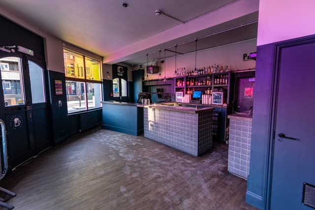 The Glove That Fits / Gloves Off