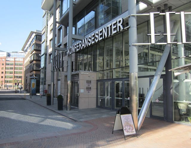 Modern conference center entrance at Felix Konferansesenter, ideal for corporate events.