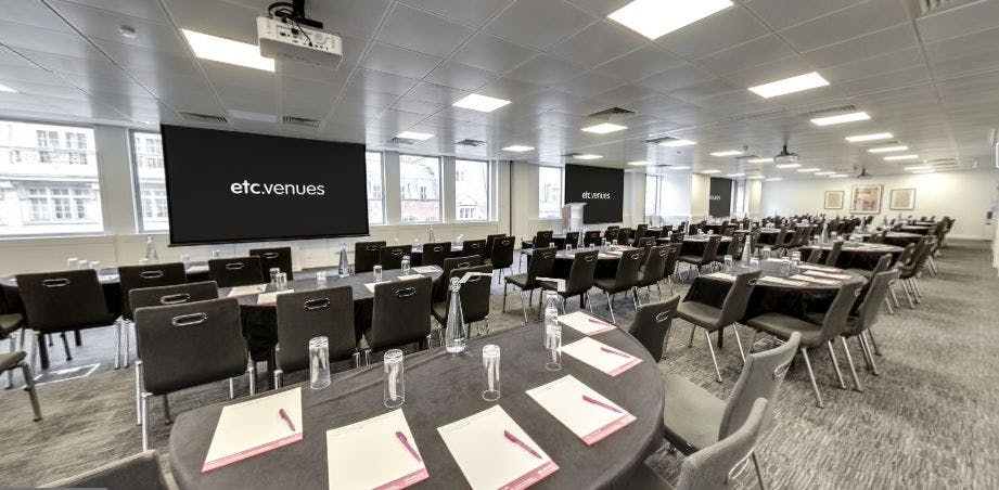 Modern conference room with large screens for corporate events at etc.venues Monument.