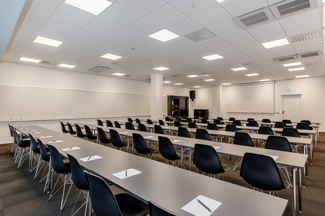 Conference room setup with modern design for workshops and presentations.
