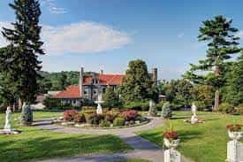 Tarrytown House Estate hotel rooms with elegant gardens, ideal for weddings and events.
