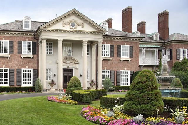 Elegant hotel rooms at The Mansion at Glen Cove, perfect for weddings and upscale events.