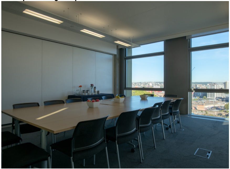 Modern conference room with large table, ideal for meetings and presentations at 5 Pancras Square.