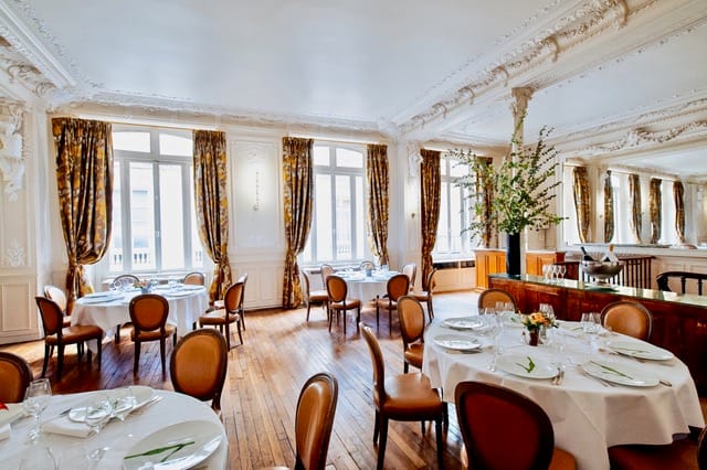 Elegant dining space in Macéo Restaurant, ideal for upscale events and corporate dinners.
