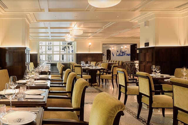 Elegant dining space at Drouant Restaurant, perfect for corporate events and private gatherings.