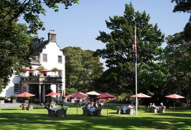 Elegant Garden Lawns