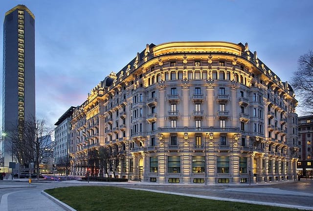 Montenapoleone room at Excelsior Hotel Gallia, elegant venue for corporate events.