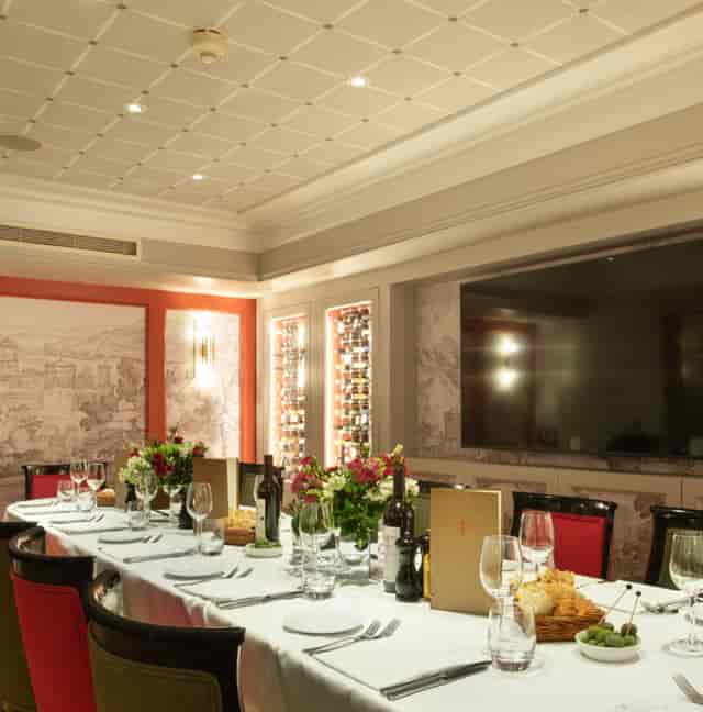 Elegant private dining room at Francos, ideal for intimate gatherings and corporate dinners.