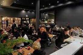 Kimono Room in Nisei: lively restaurant ideal for networking events and meetings.