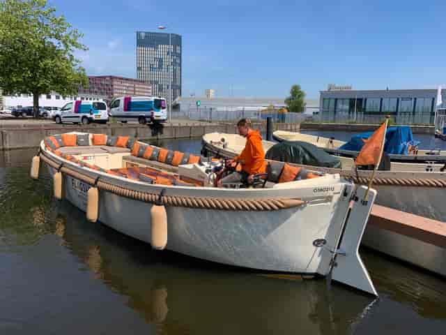 Charming boat in Amsterdam for team-building and networking events.