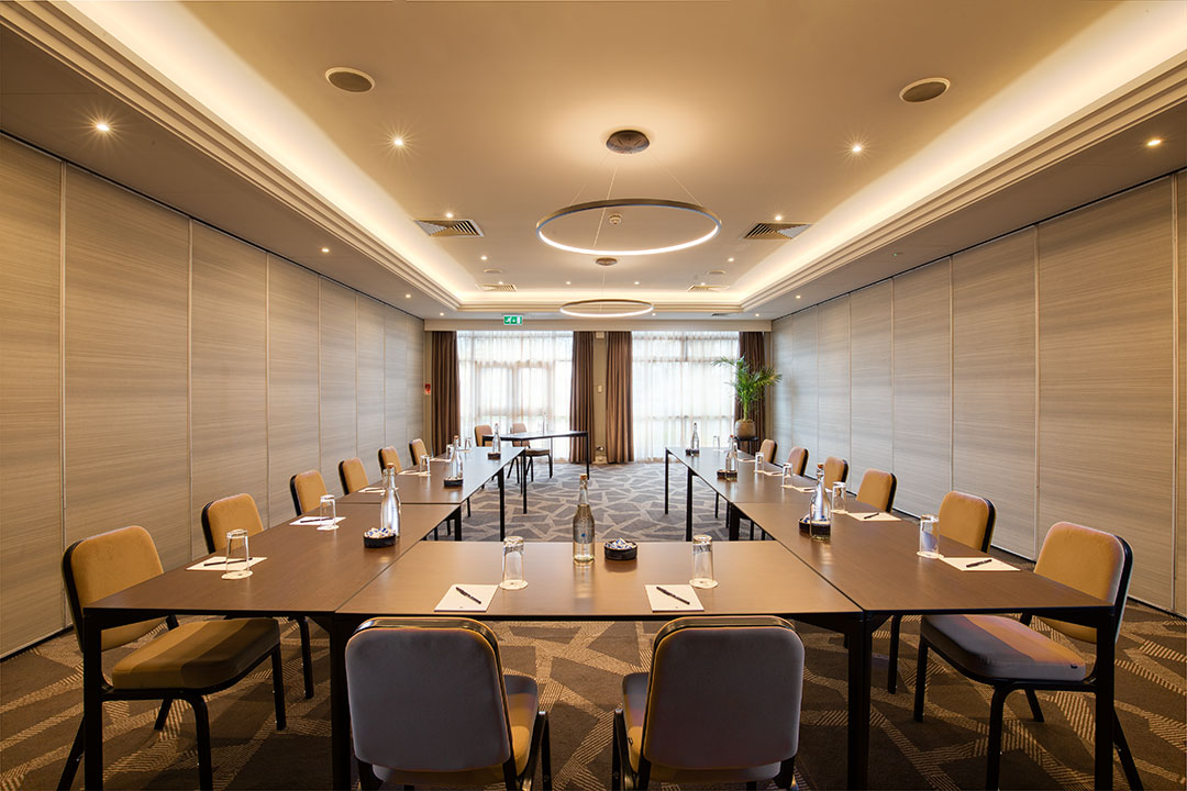 Chambers Suite at DoubleTree London Ealing, U-shape meeting room for workshops. - Banner