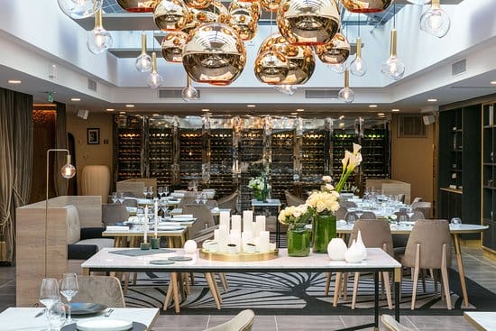 Sophisticated dining space at LA VERRIÈRE, ideal for upscale corporate events and gatherings.