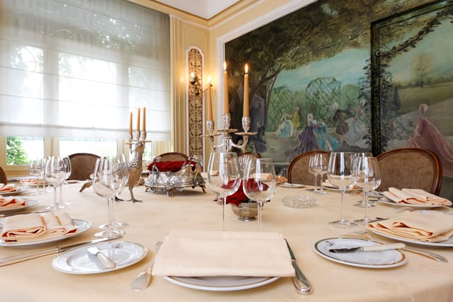 Elegant dining table at Restaurant Lasserre for corporate dinner or gala event.
