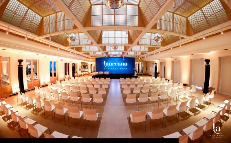 Granja room at Laureana Business Center, modern conference space with arranged chairs.