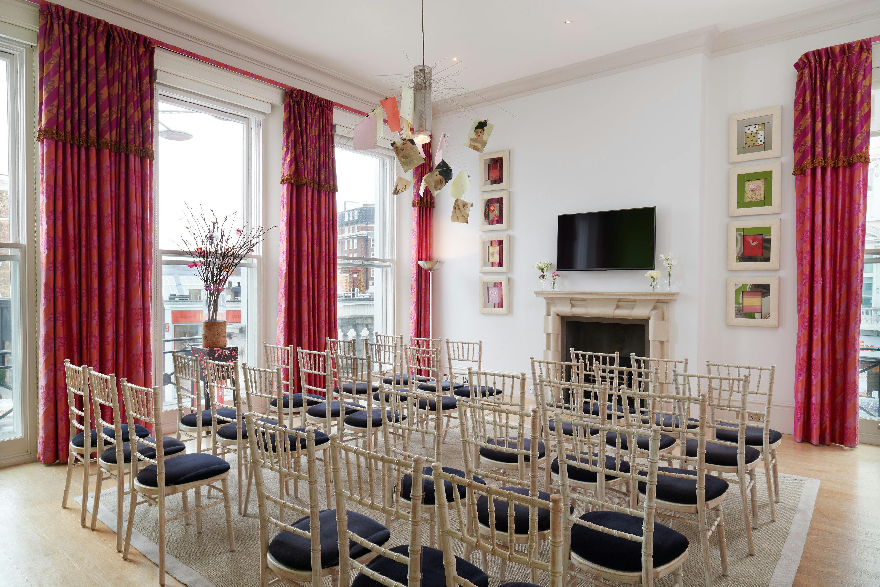 Elegant meeting space at The Pelham Hotel, perfect for workshops and presentations.