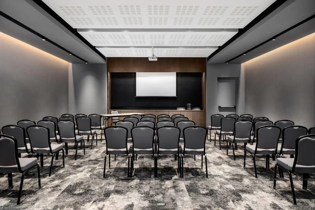 Modern meeting room with black chairs for workshops at Johannesburg Marriott Hotel.