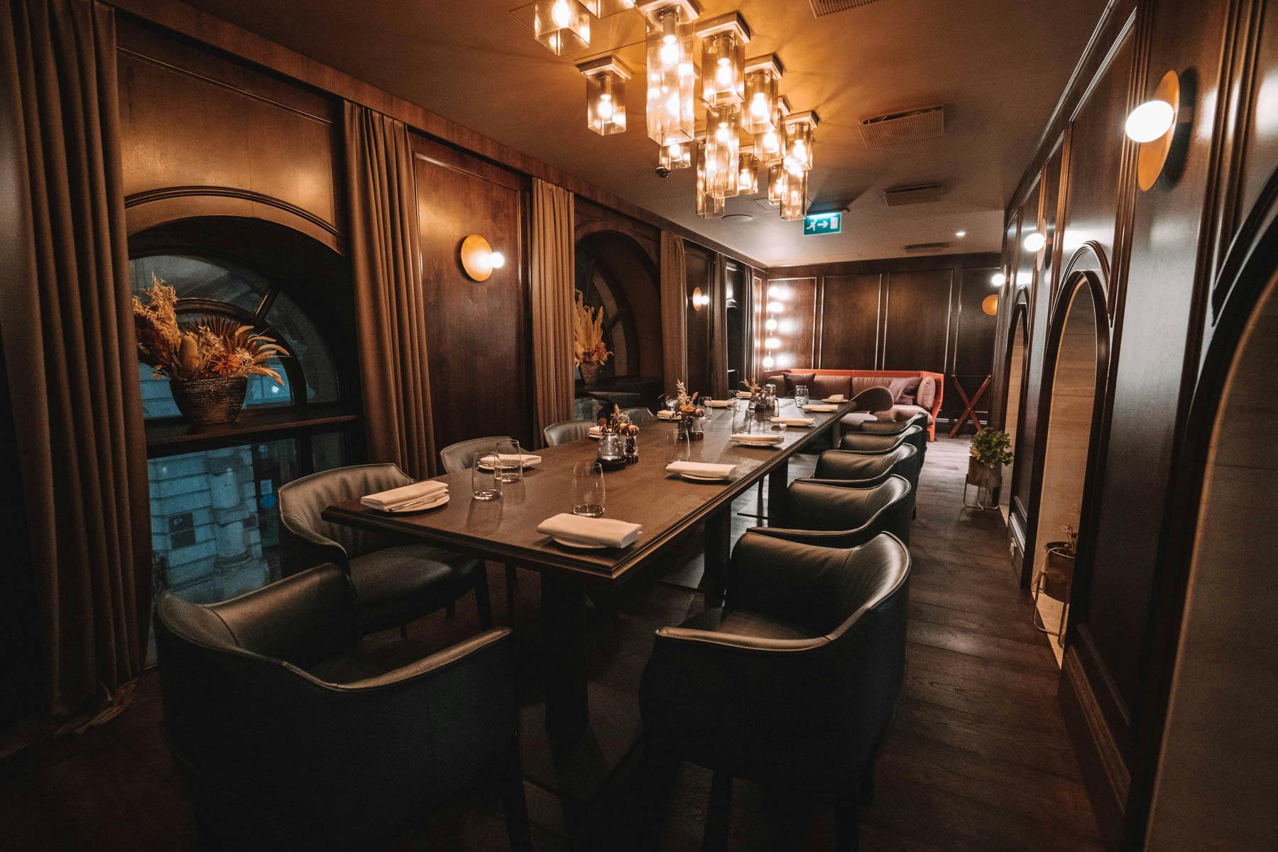 Elegant private dining room in Piazza Italiana, ideal for corporate events and intimate meetings.