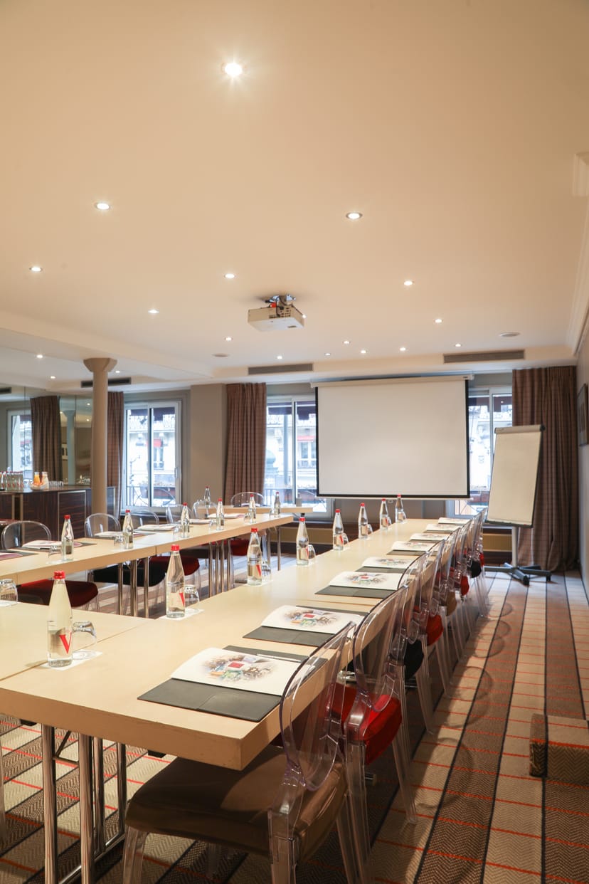 Meeting room at Hotel Edouard 7 with long table, ideal for professional events.
