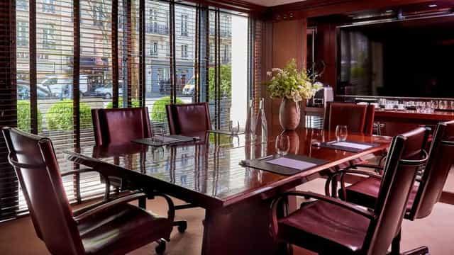 Imari Meeting Room at Hyatt Paris Madeleine, featuring a polished wooden table for meetings.