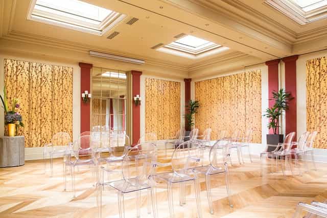 Elegant meeting room in Hotel Castille Paris, perfect for workshops and presentations.