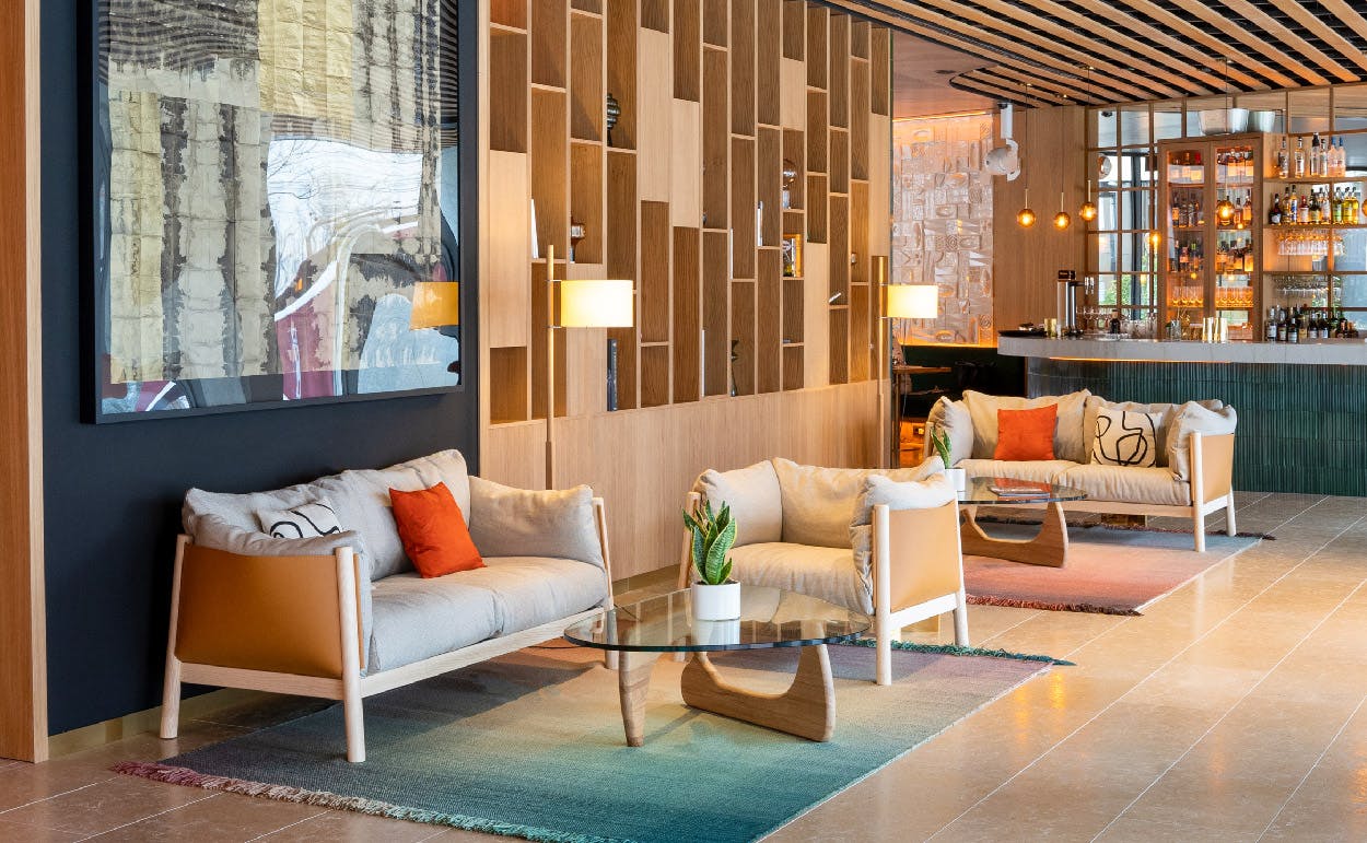 Stylish lounge at Ocean Drive Madrid Hotel, perfect for networking and casual meetings.