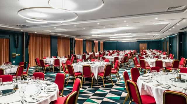 Elegant banquet hall with round tables, ideal for weddings and corporate events.