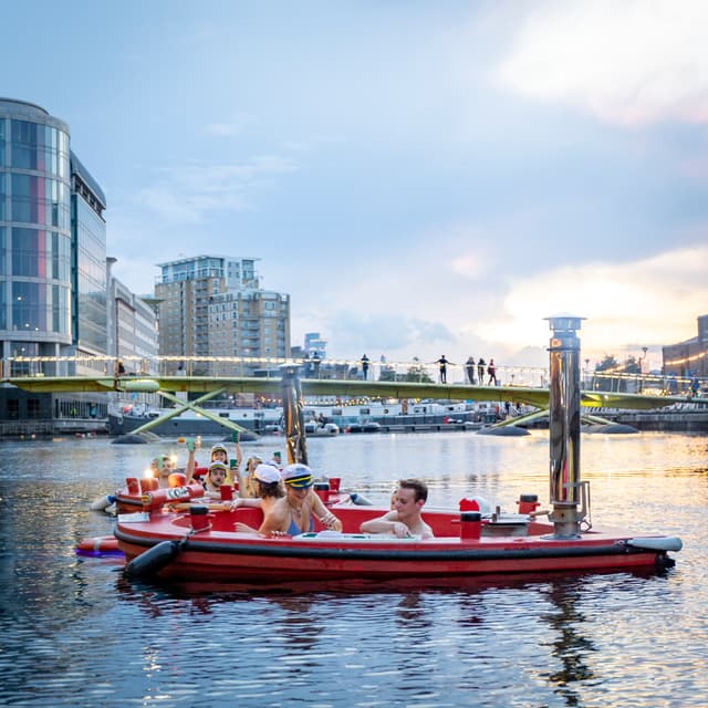 Skuna Hot Tub Boat
