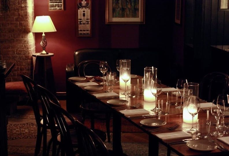 Elegant dining table in Vienna Salon, ideal for private dinners and corporate events.