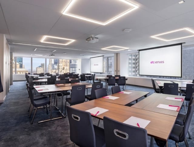 Modern meeting room in Central Park Suite, ideal for corporate events and workshops.