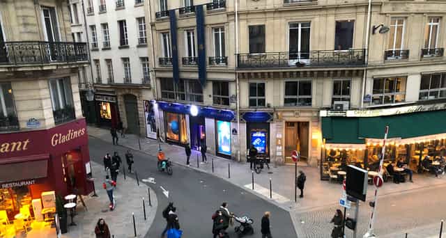Vibrant Cremerie 2 in Paris, ideal for cultural events and networking opportunities.