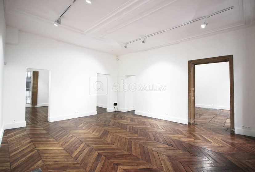 Versatile event space at 123 Rue De Turenne with polished wooden floor for meetings and workshops.