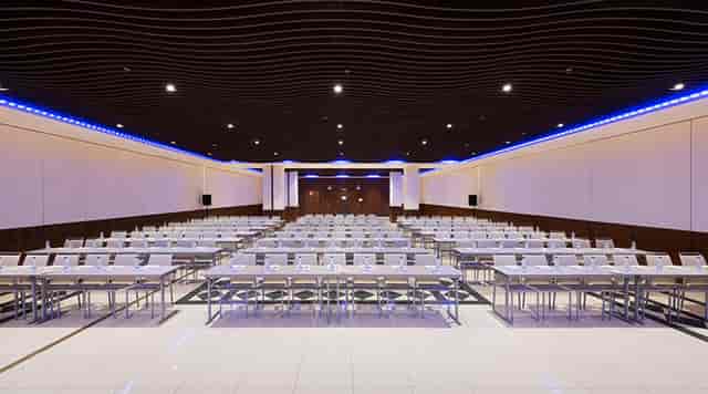 Spacious modern conference room at Hoteles Elba for corporate events and seminars.