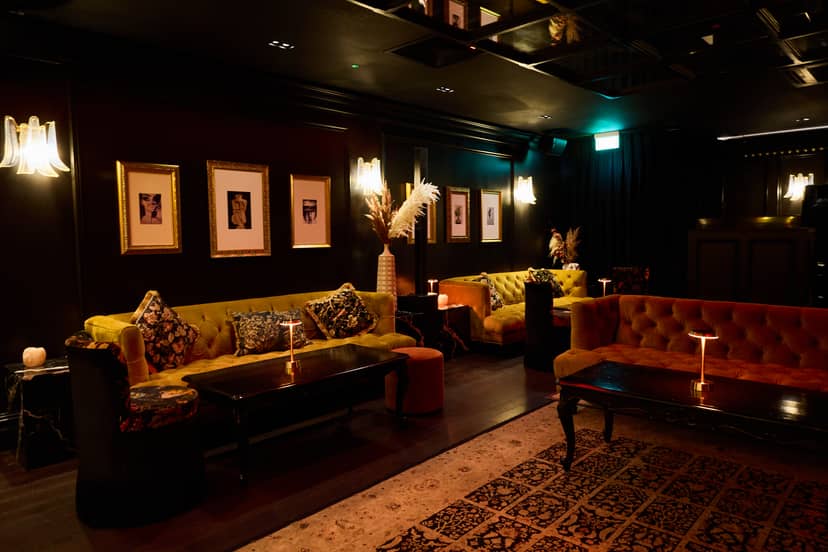 Stylish Kinnaird Lounge with plush seating, ideal for networking events and gatherings.