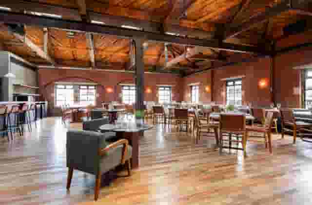 Light Bar & Dining
